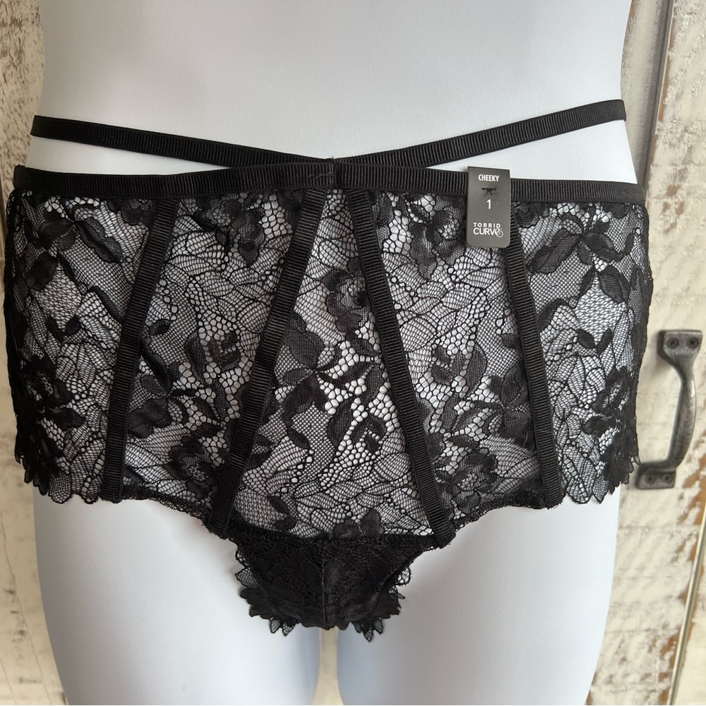 Torrid Sz 1 Cheeky lace panties